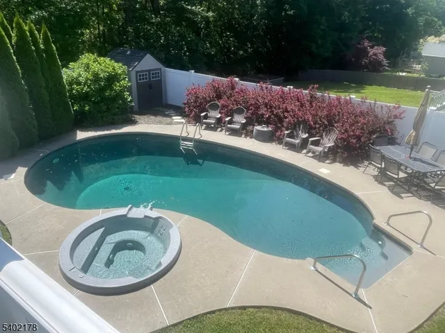 $549,900 | 17 Rosemont Road, Oak Ridge, NJ 07438