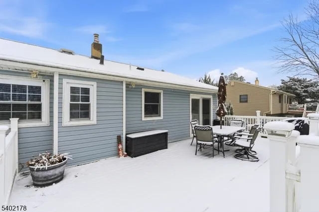 $549,900 | 17 Rosemont Road, Oak Ridge, NJ 07438