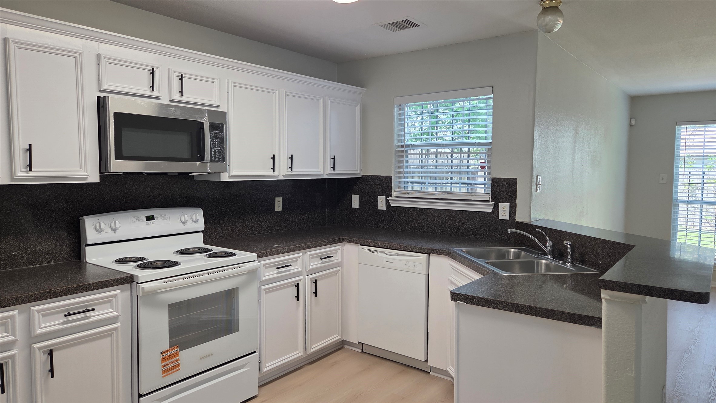 4121 Mallow Street, Unit A/B Houston, TX 77051 - Photo 35 of 50 Unit B - Kitchen