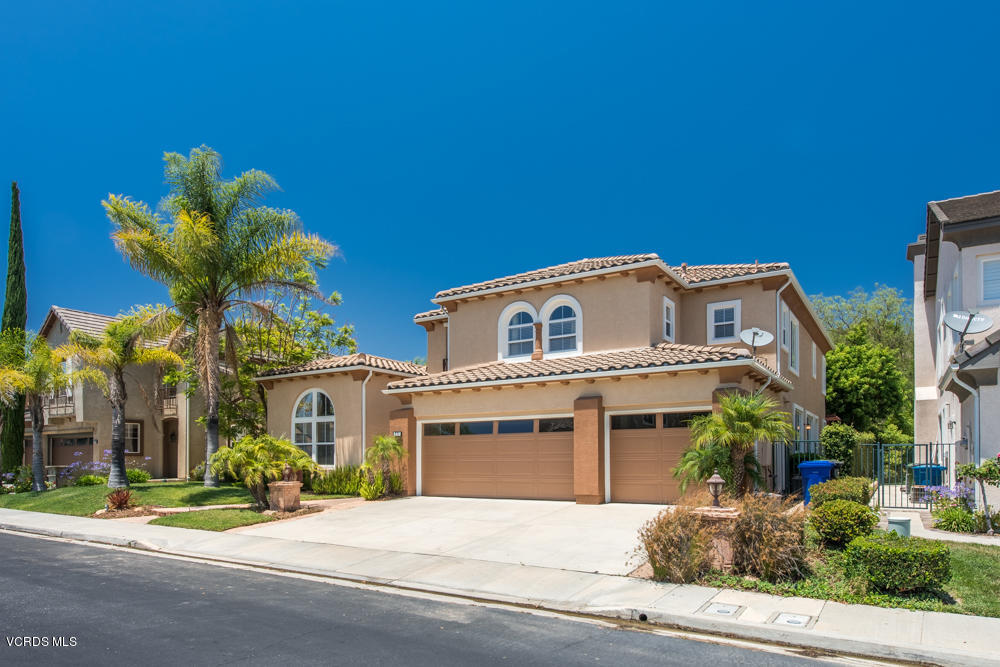 277 Knoll Ridge Road Simi Valley, CA 93065 - Photo 2 of 37 a front view of a house with a yard and a garage