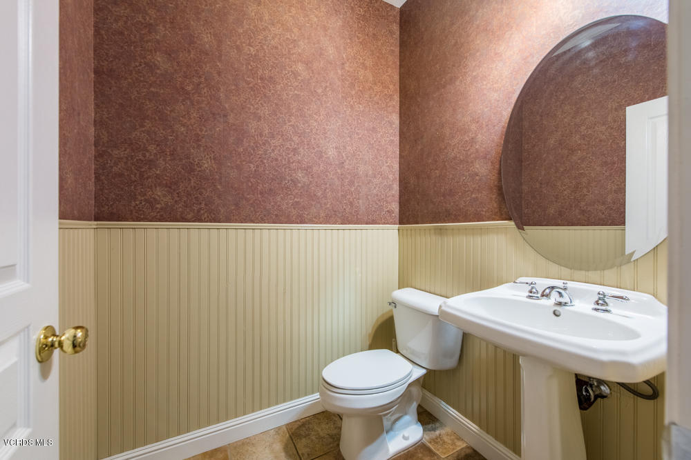 277 Knoll Ridge Road Simi Valley, CA 93065 - Photo 11 of 37 a bathroom with a sink and a toilet