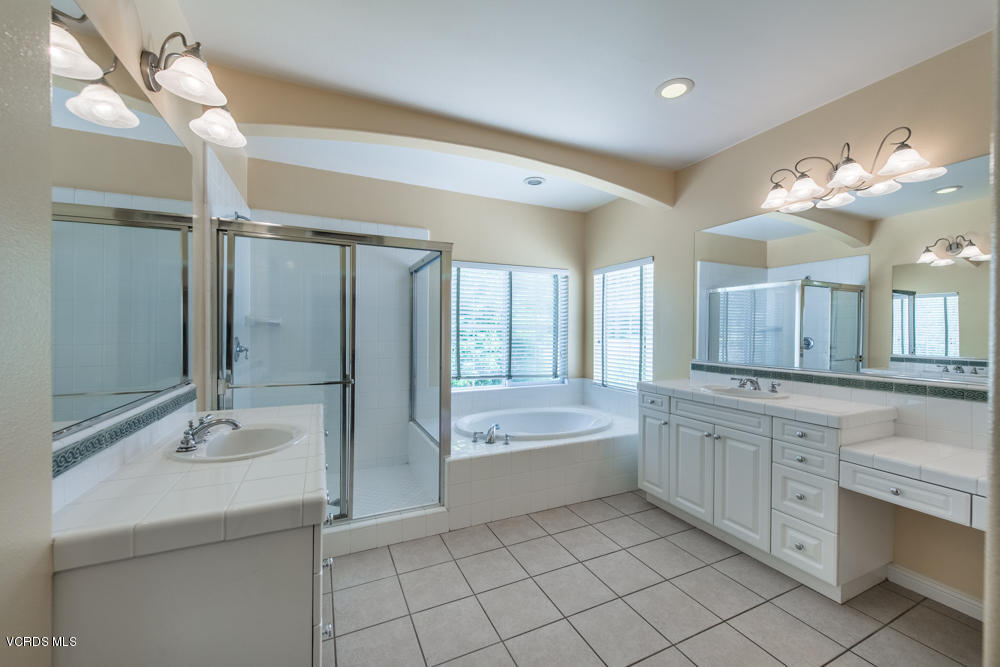 277 Knoll Ridge Road Simi Valley, CA 93065 - Photo 24 of 37 a bathroom with a double vanity sink mirror and bathtub