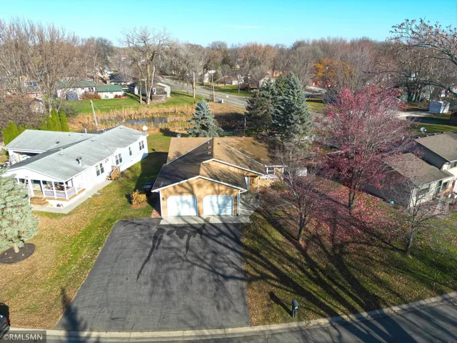 $349,900 | 210 Knollwood Street, Annandale, MN 55302