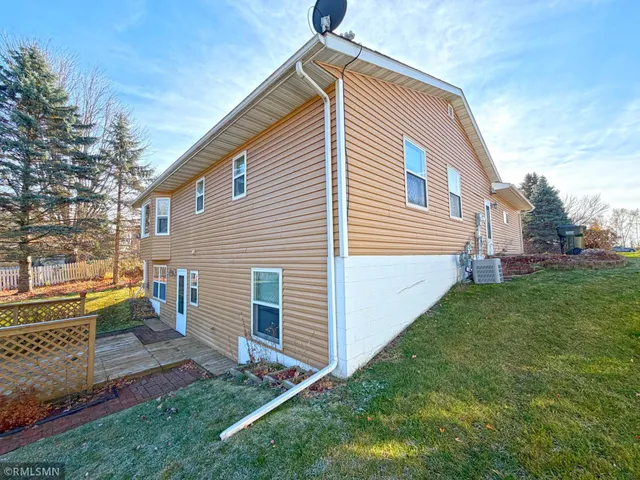 $349,900 | 210 Knollwood Street, Annandale, MN 55302