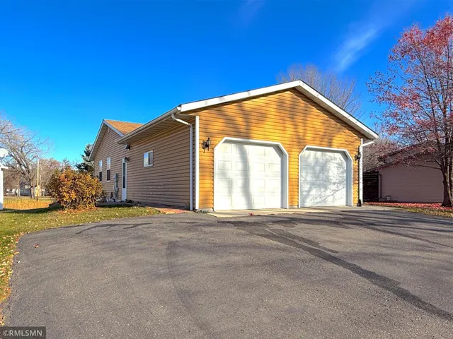 $349,900 | 210 Knollwood Street, Annandale, MN 55302