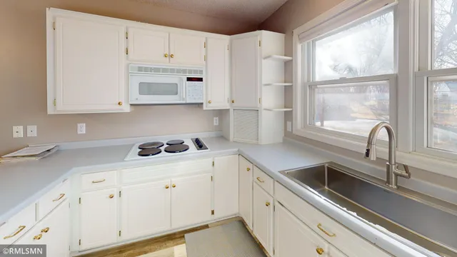 $349,900 | 210 Knollwood Street, Annandale, MN 55302