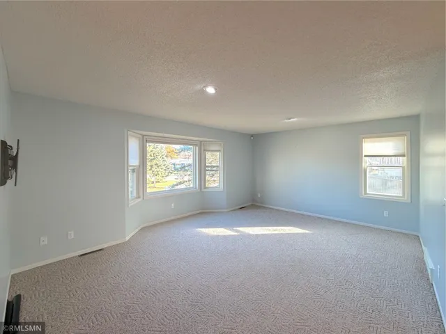 $349,900 | 210 Knollwood Street, Annandale, MN 55302