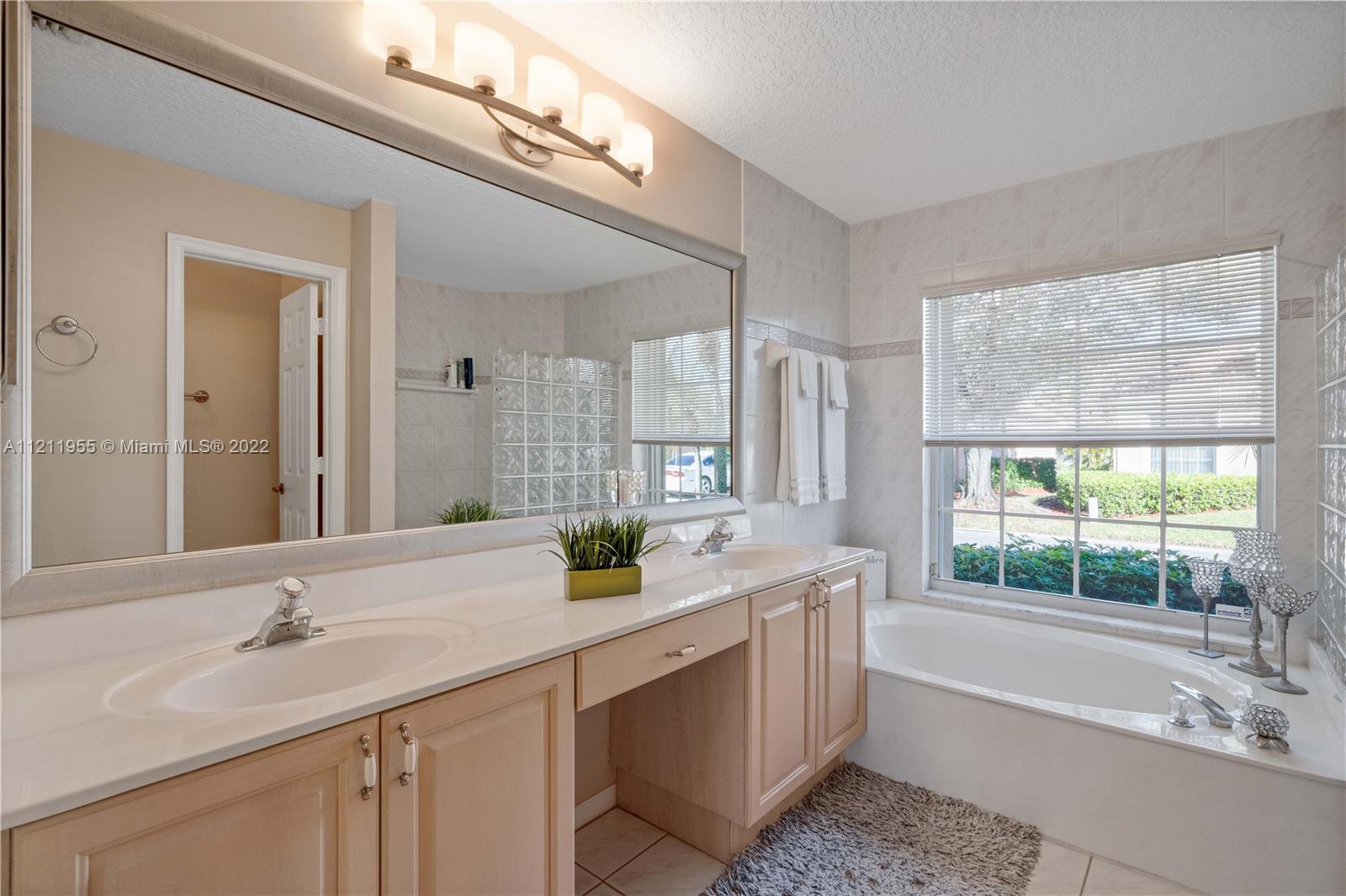 3071 Casa Rio Court Riviera Beach, FL 33418 - Photo 22 of 65 Gallery Image 22