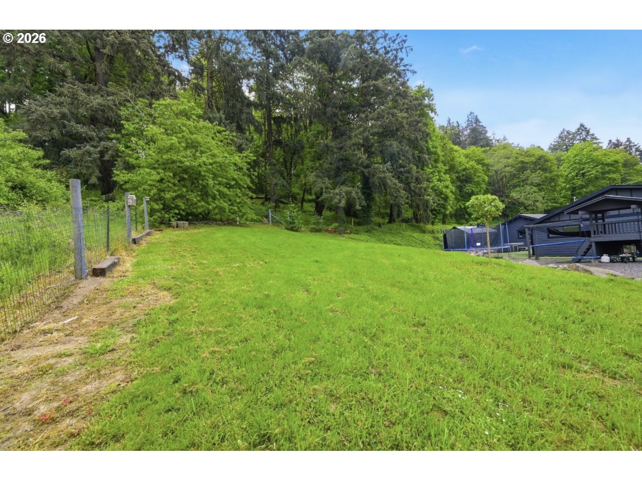 33192 Wilkins Road Eugene, OR 97408 - Photo 32 of 35 a view of a backyard with a garden