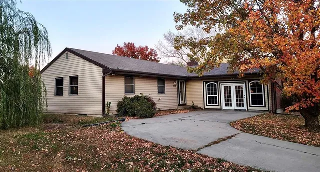 $285,000 | 13500 Pioneer Drive, Bonner Springs, KS 66012