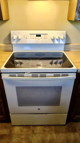 $285,000 | 13500 Pioneer Drive, Bonner Springs, KS 66012