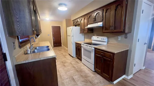 $285,000 | 13500 Pioneer Drive, Bonner Springs, KS 66012