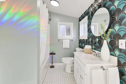 $828,000 | 735 Apgar Street, Oakland, CA 94609