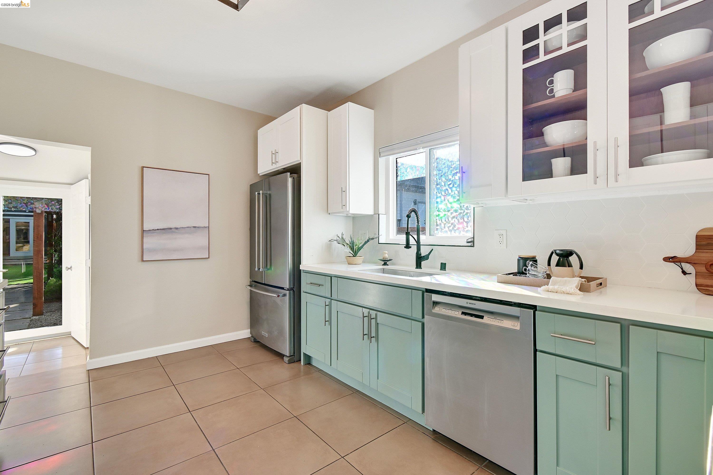 735 Apgar Street Oakland, CA 94609 - Photo 11 of 33