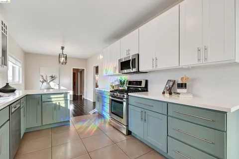 $828,000 | 735 Apgar Street, Oakland, CA 94609