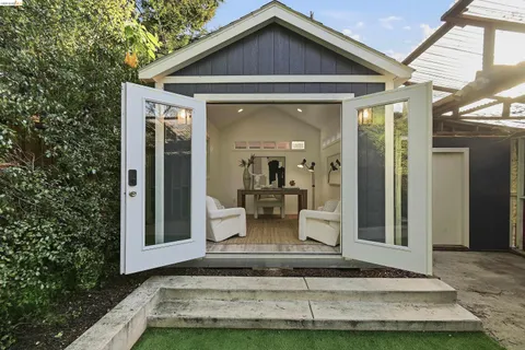 $828,000 | 735 Apgar Street, Oakland, CA 94609