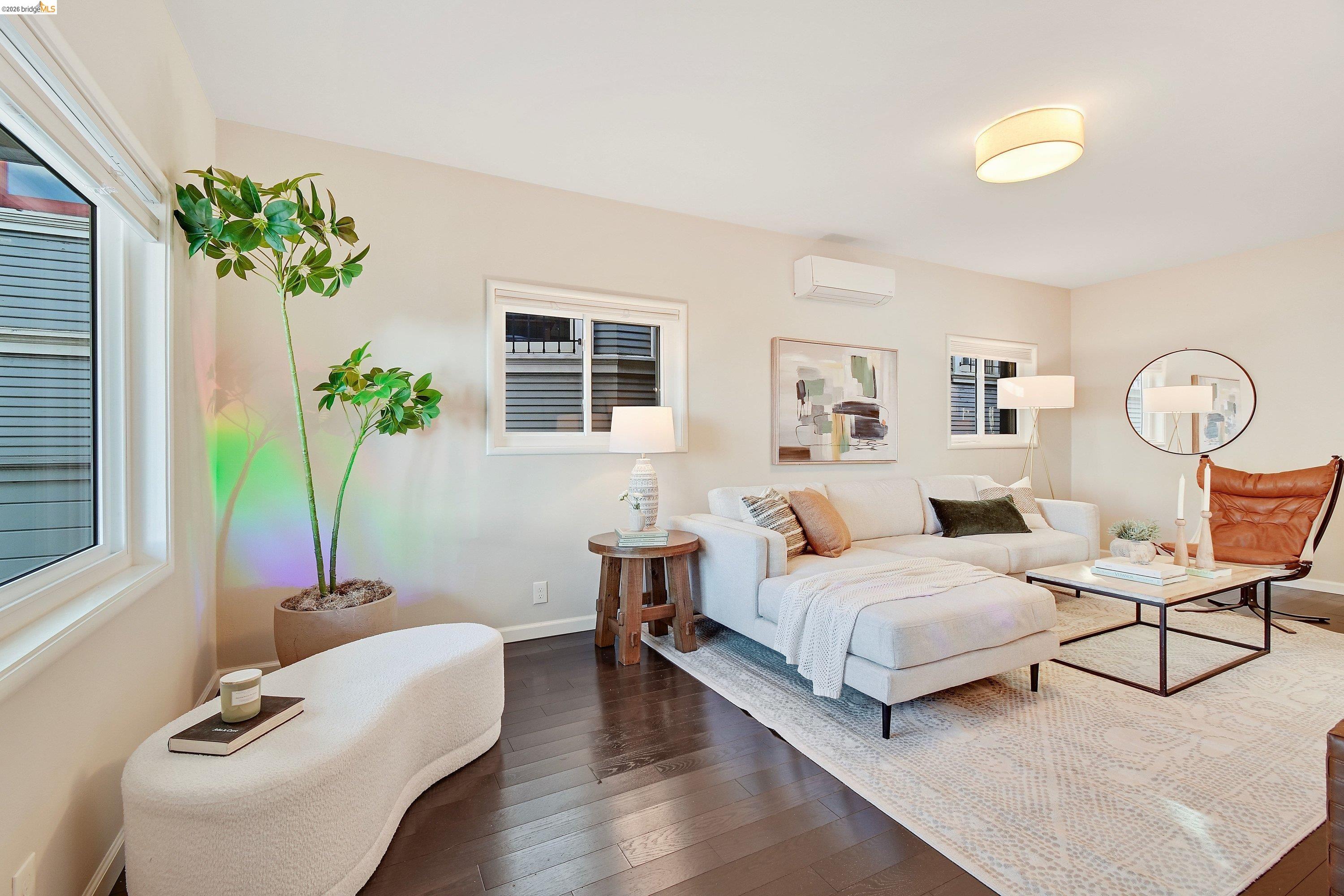 735 Apgar Street Oakland, CA 94609 - Photo 5 of 33