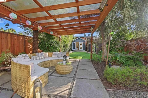 $828,000 | 735 Apgar Street, Oakland, CA 94609