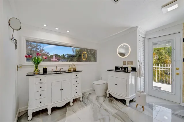 a view of a house with backyard