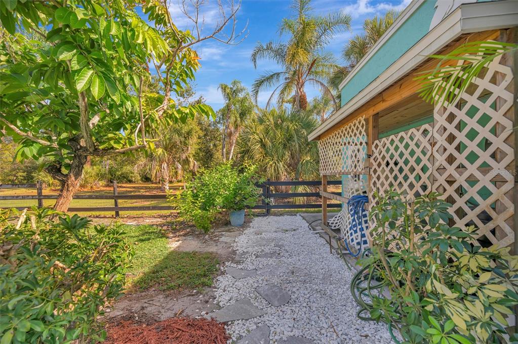 403 Longbow Trail Osprey, FL 34229 - Photo 61 of 99 a backyard of a house with lots of green space