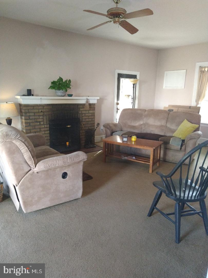 238 Dallas Road Willow Grove, PA 19090 - Photo 2 of 19 Gallery Image 2