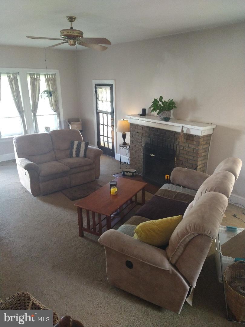 238 Dallas Road Willow Grove, PA 19090 - Photo 3 of 19 Gallery Image 3