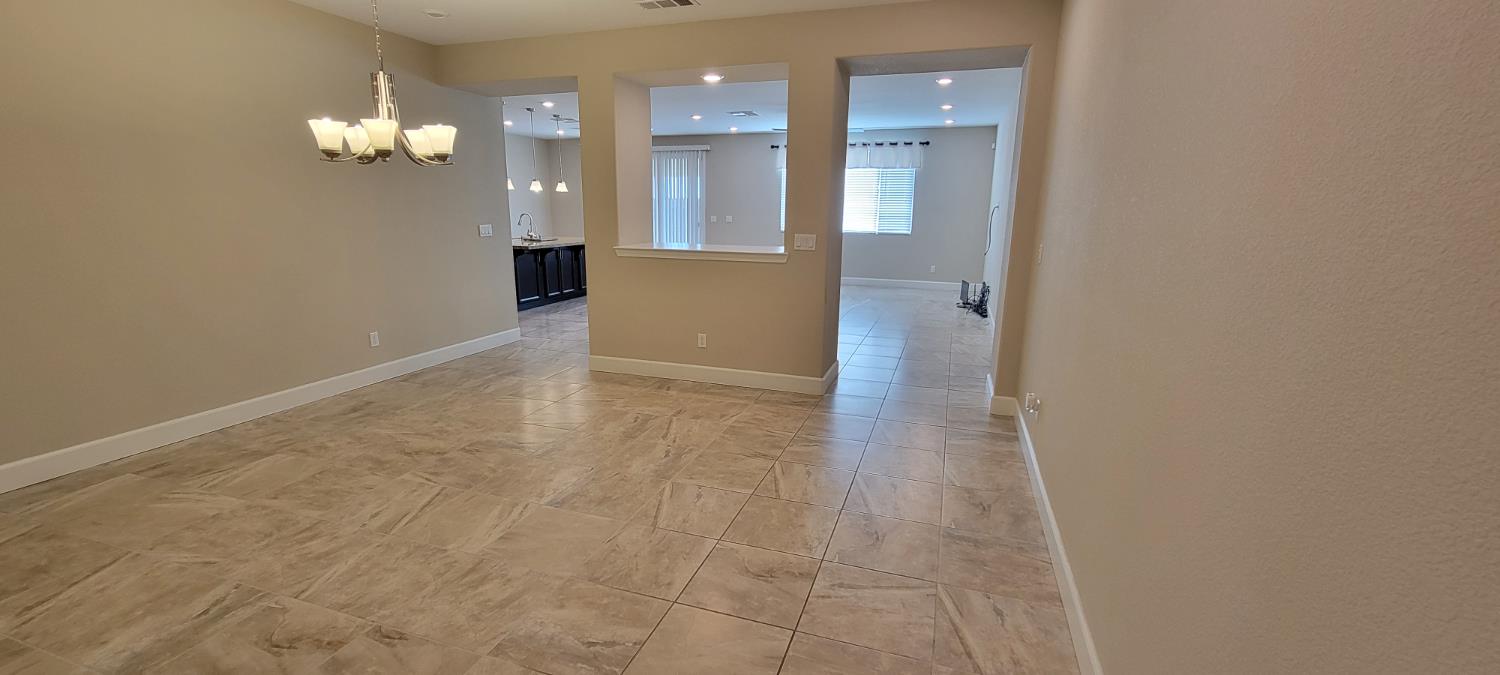 1052 Lavender Street Manteca, CA 95337 - Photo 4 of 29