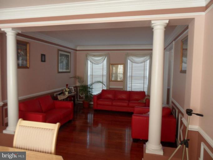 6152 Cobbs Road Alexandria, VA 22310 - Photo 18 of 21 Living Room
