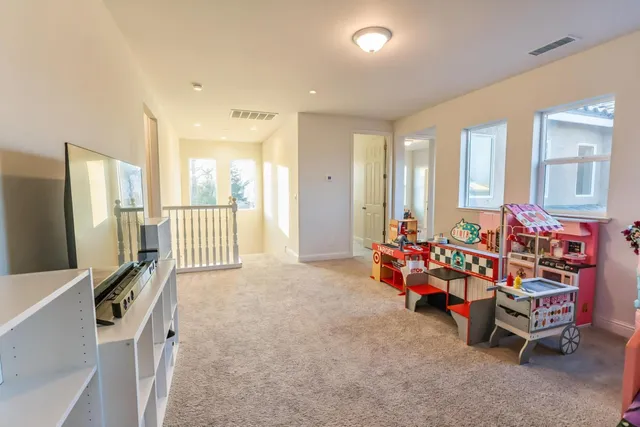 $725,000 | 2051 Sierra Avenue, Clovis, CA 93611