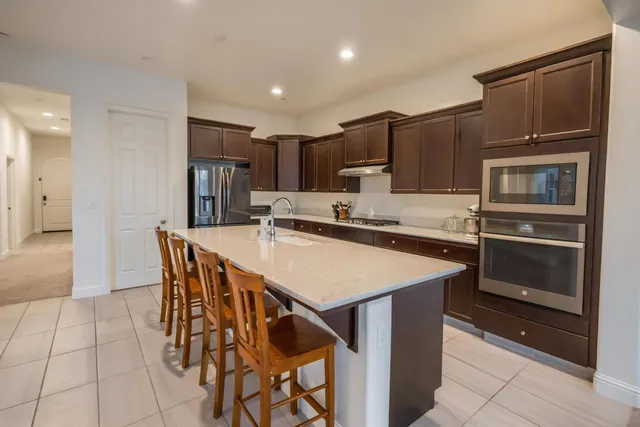 $725,000 | 2051 Sierra Avenue, Clovis, CA 93611