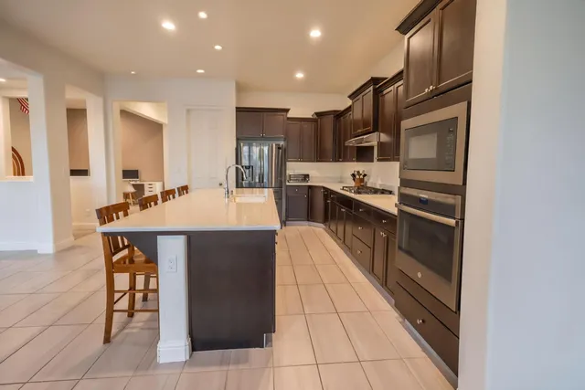 $725,000 | 2051 Sierra Avenue, Clovis, CA 93611