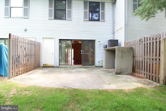 a view of a house with backyard and porch