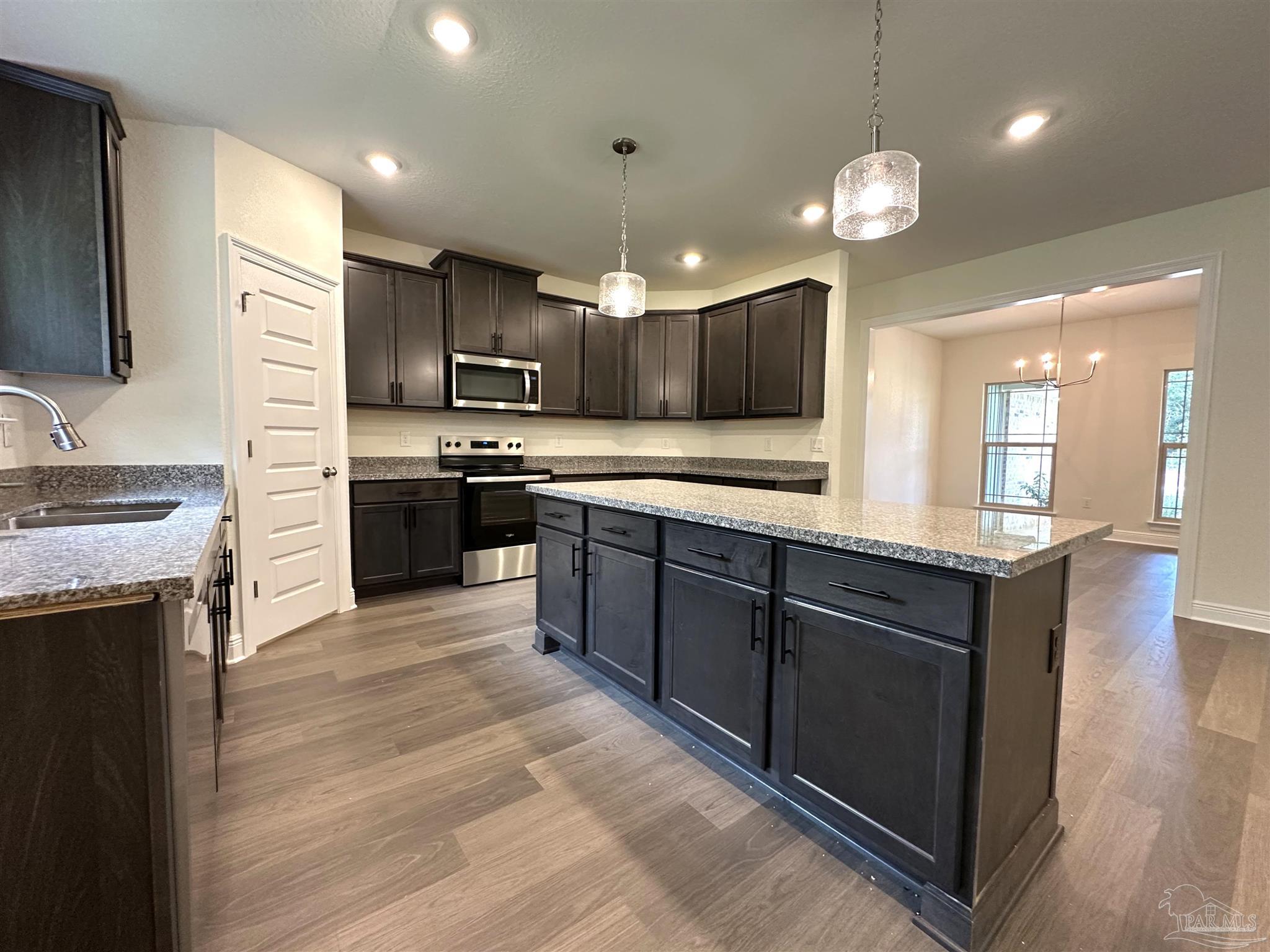 5226 Barnett Road Milton, FL 32583 - Photo 10 of 14 Pics of another home, colors will vary