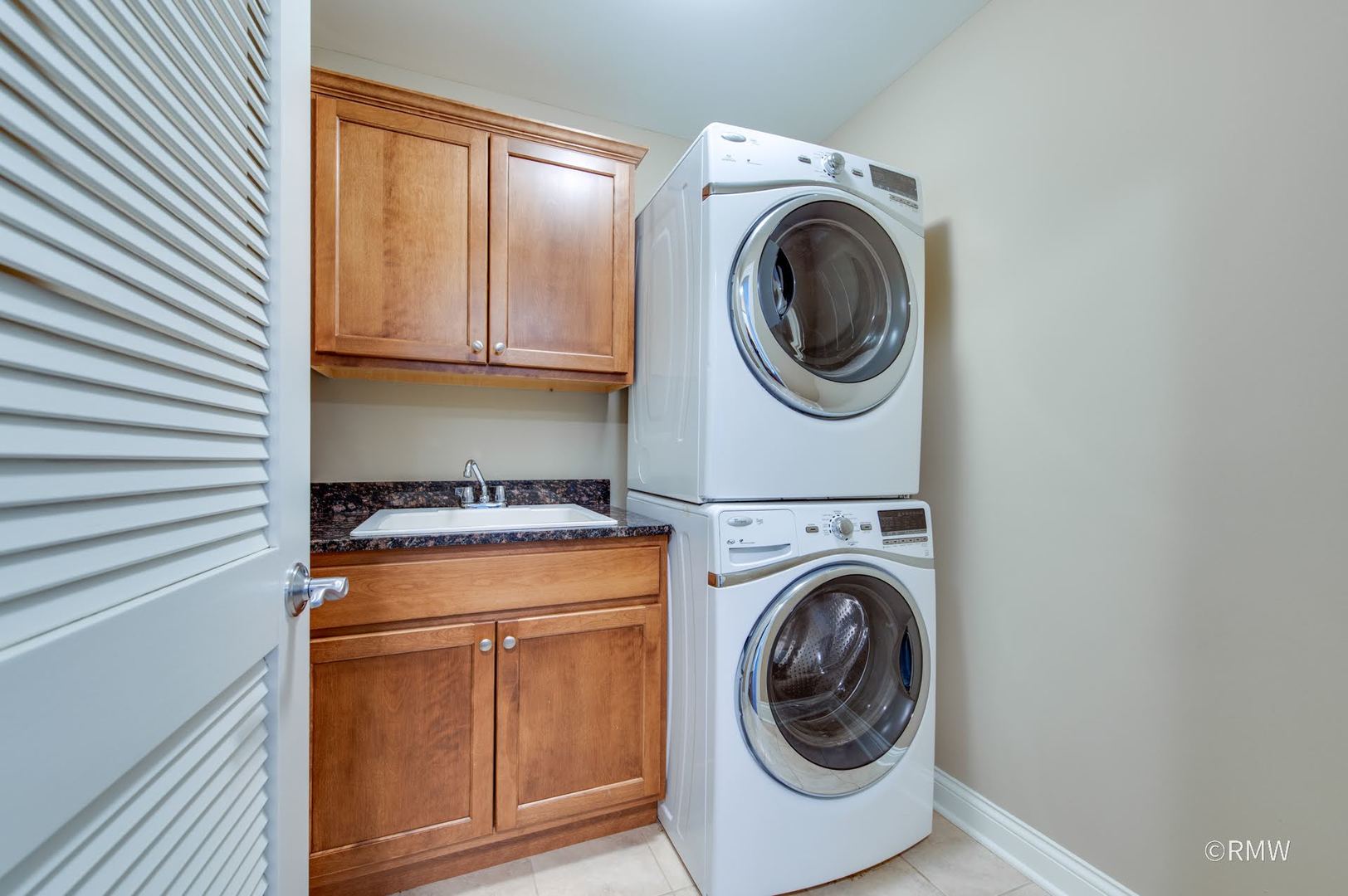 2 Itasca Place, Unit 420 Addison, IL 60143 - Photo 11 of 20 a utility room with dryer and washer