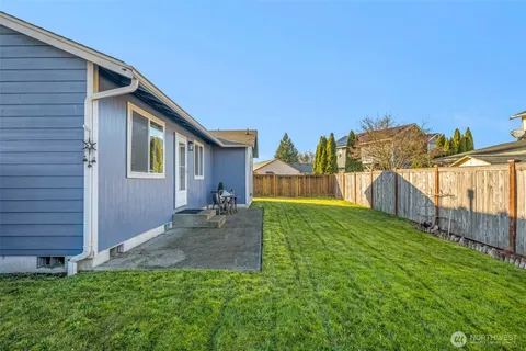 a view of a house with backyard and garden