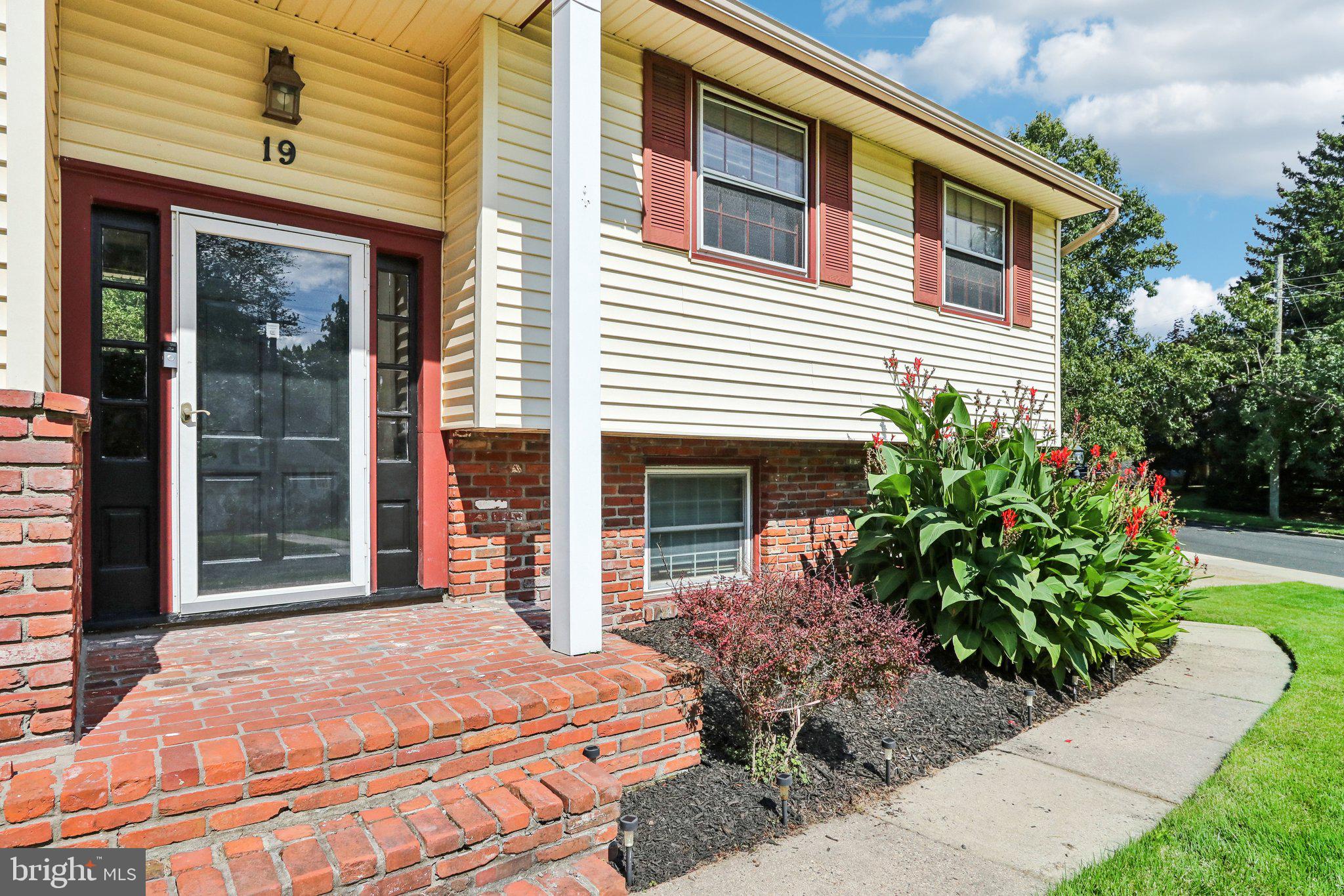 19 Hillcrest Road Stratford, NJ 08084 - Photo 3 of 42