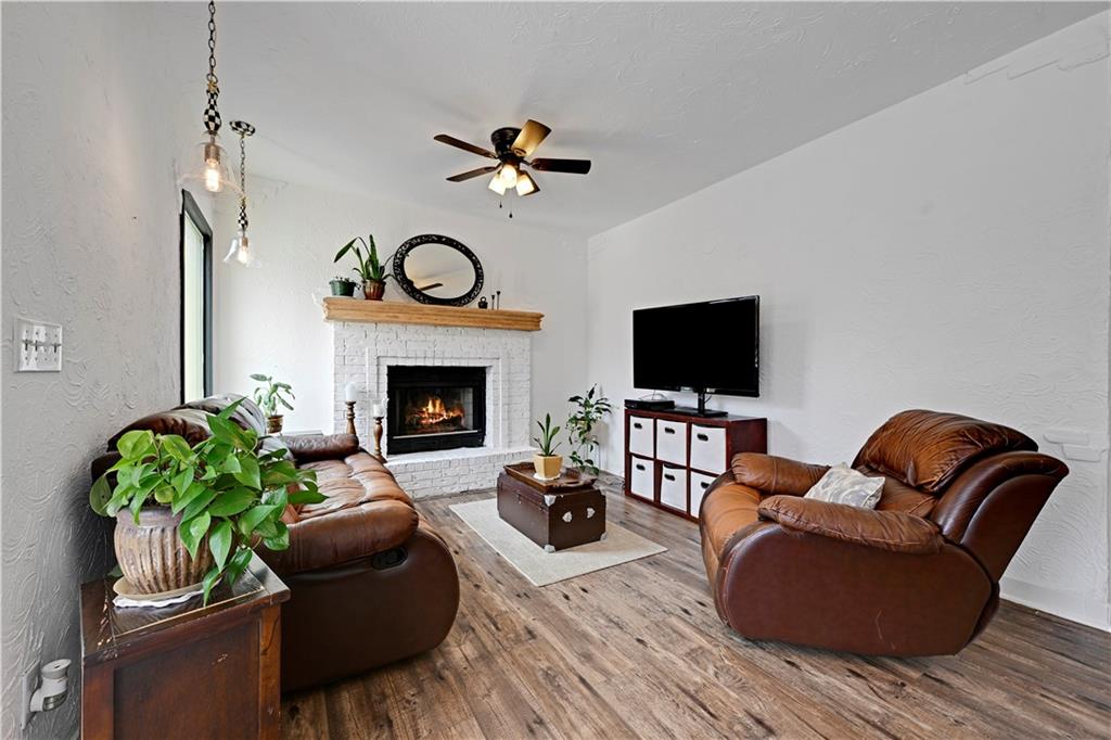 12909 Reeder Street Overland Park, KS 66213 - Photo 3 of 35