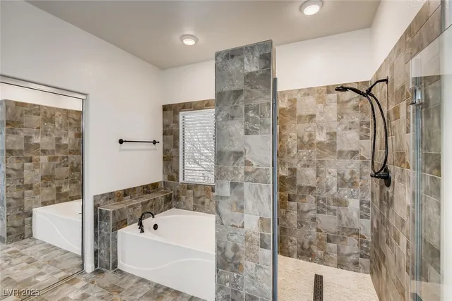 $2,100 | 3594 Driving Range Street, Las Vegas, NV 89122