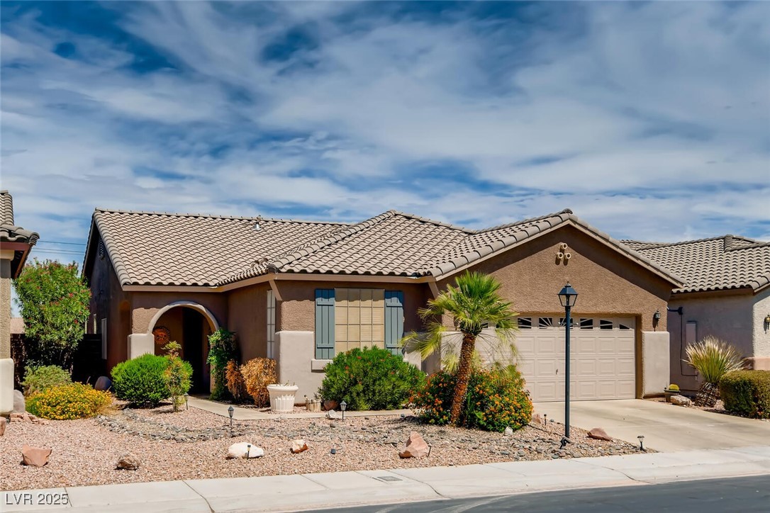 3594 Driving Range Street Las Vegas, NV 89122 - Photo 2 of 28