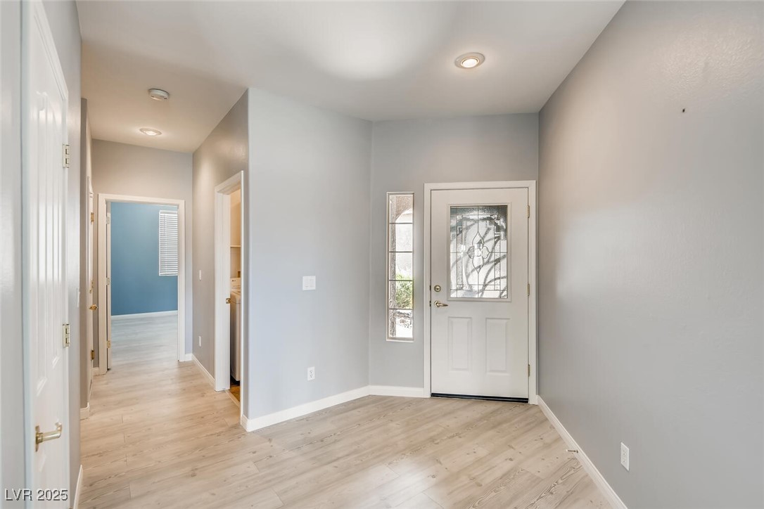 3594 Driving Range Street Las Vegas, NV 89122 - Photo 4 of 28