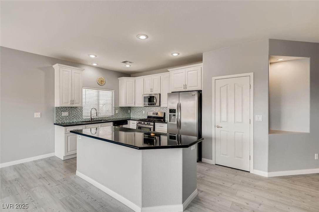 3594 Driving Range Street Las Vegas, NV 89122 - Photo 8 of 28