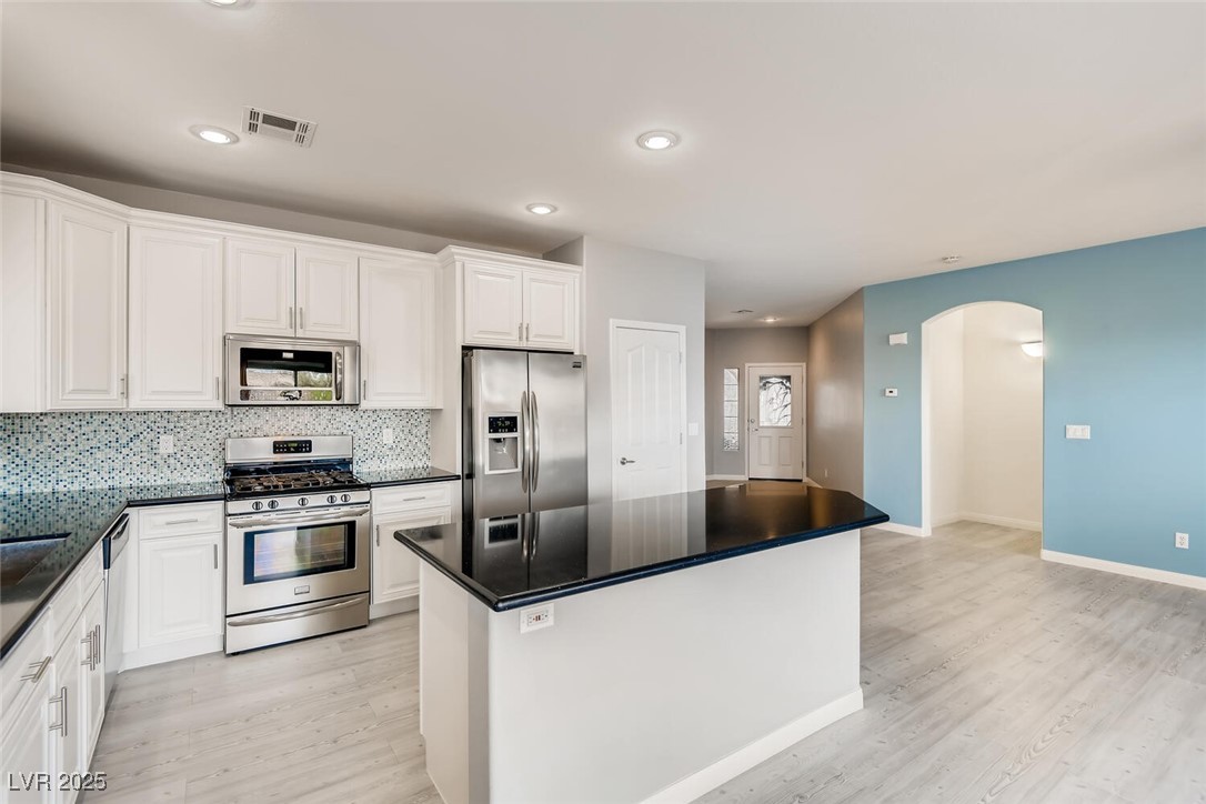 3594 Driving Range Street Las Vegas, NV 89122 - Photo 10 of 28