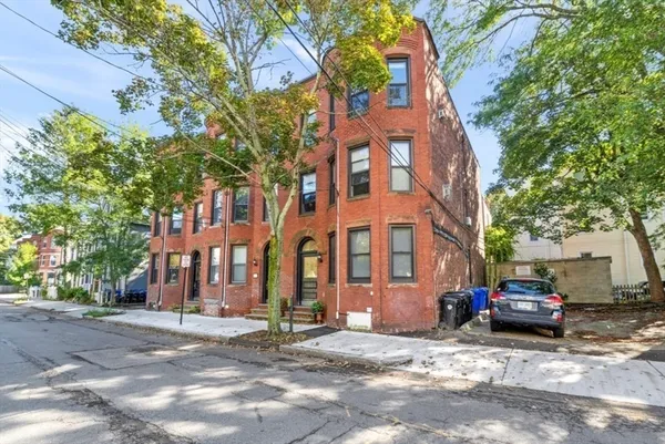 $3,400 | 120 Brook Street, Unit 3, Brookline, MA 02445