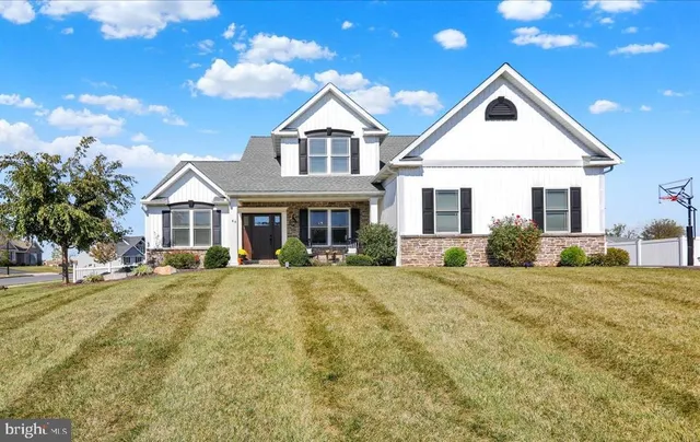 $569,900 | 44 Ensore Court, Fleetwood, PA 19522