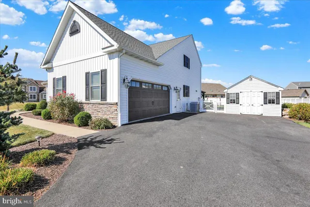 $569,900 | 44 Ensore Court, Fleetwood, PA 19522