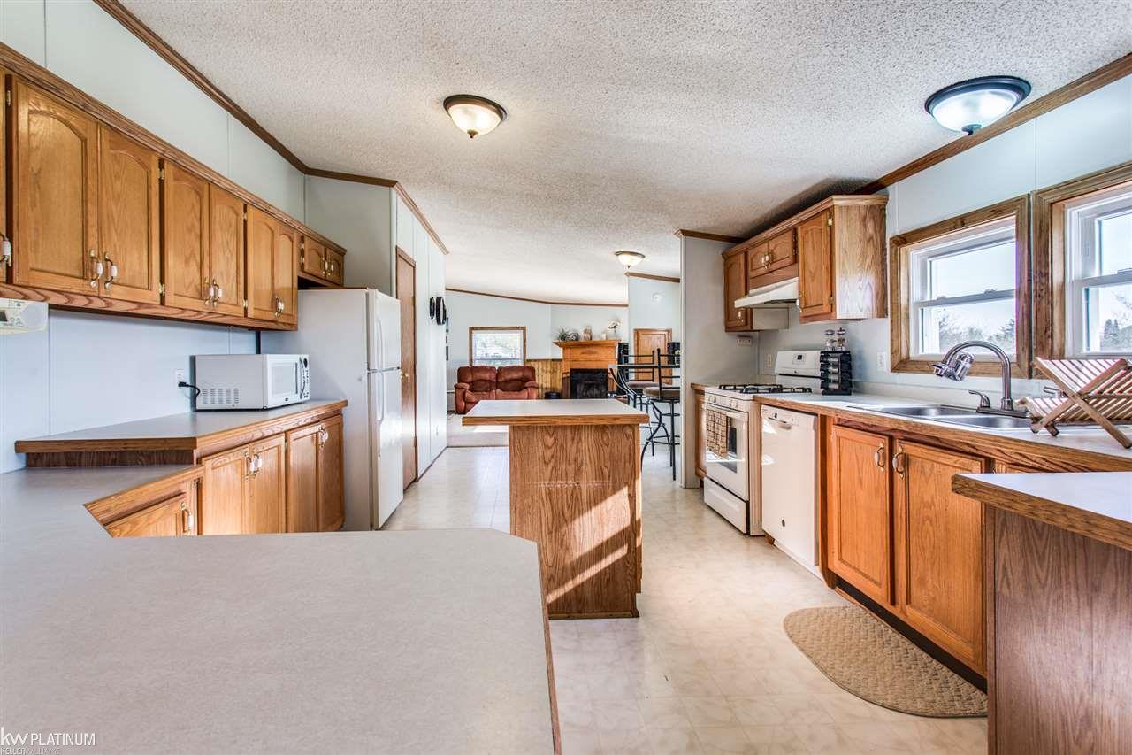 7132 Gibbons Road Jeddo, MI 48032 - Photo 11 of 32