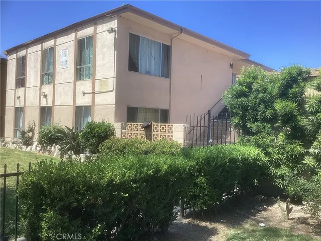 a front view of house with yard
