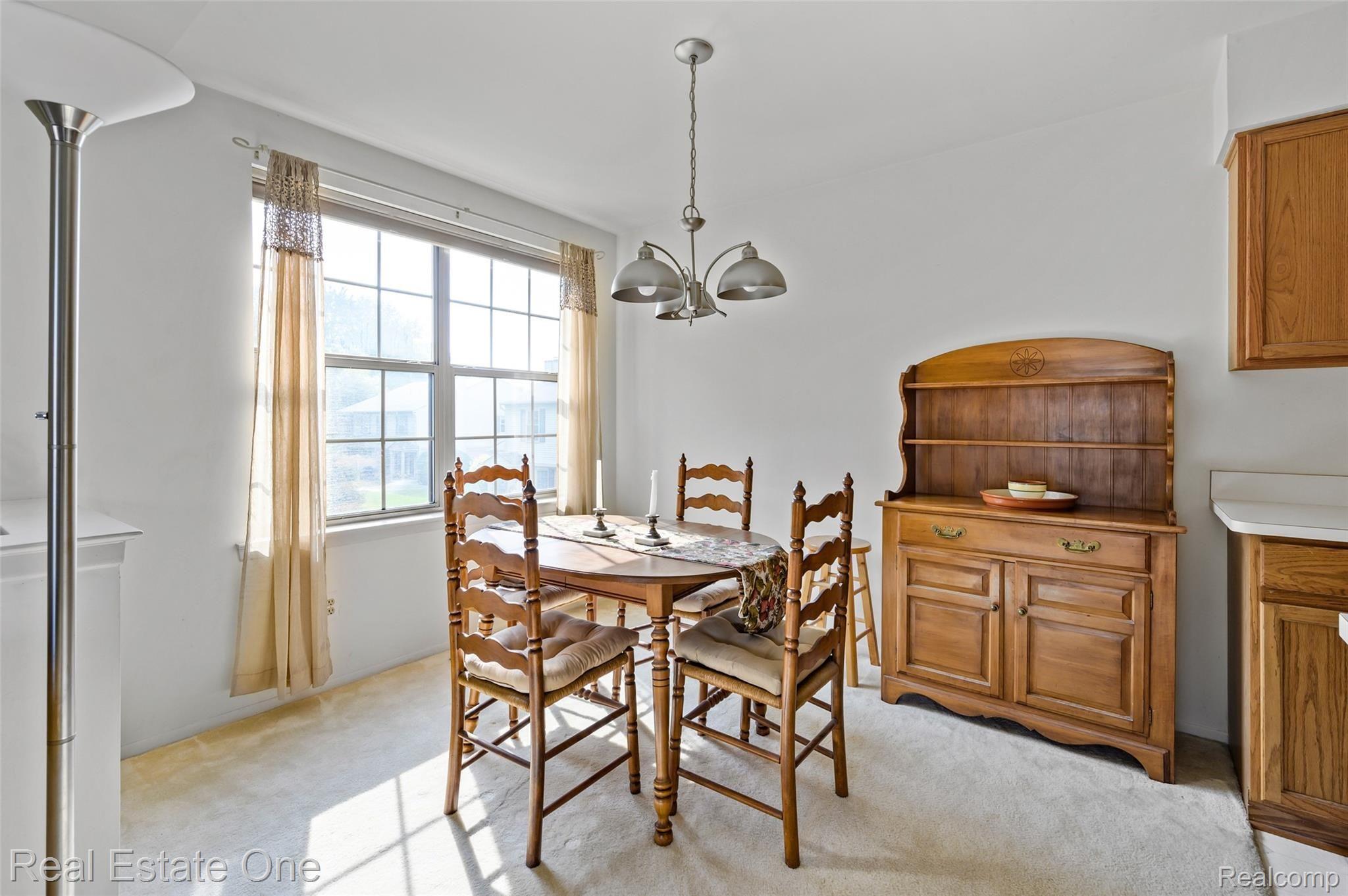 190 Pine Tree Ridge, Unit 4 Waterford, MI 48327 - Photo 9 of 23 190-Pine-Tree-Ridge-9.jpg