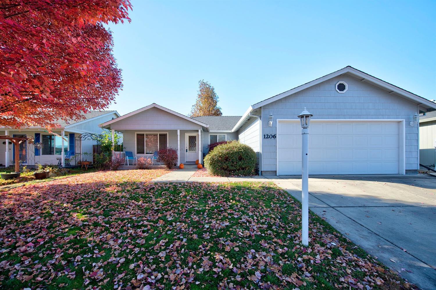 1206 Twin Rocks Drive Central Point, OR 97502 - Photo 1 of 11 Primary Photo