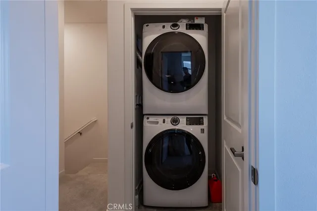 a close up view of a washer and dryer